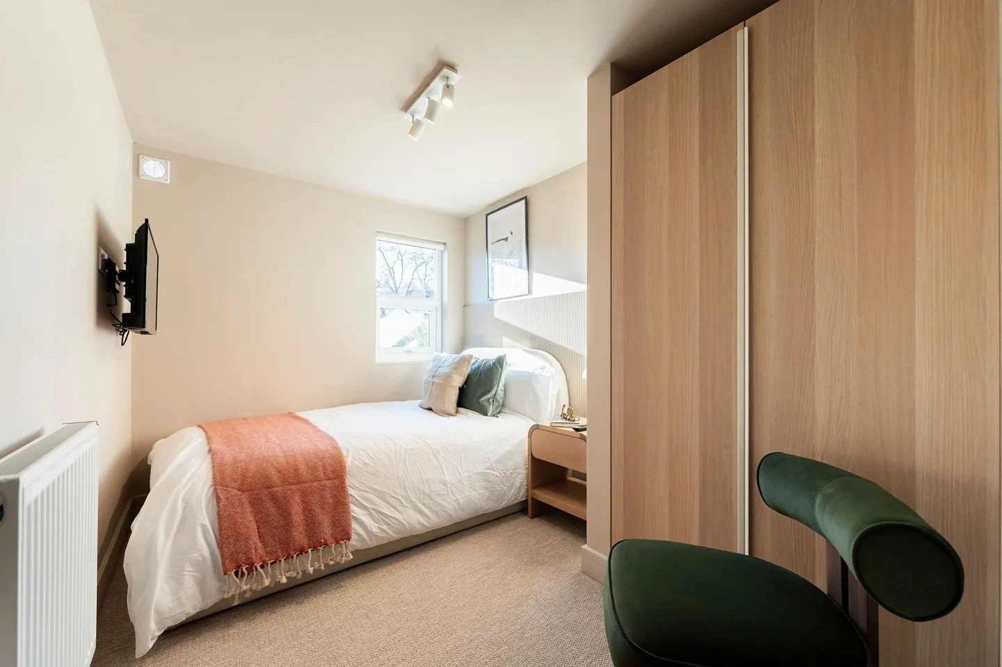 Room Kitchener Road in High Wycombe