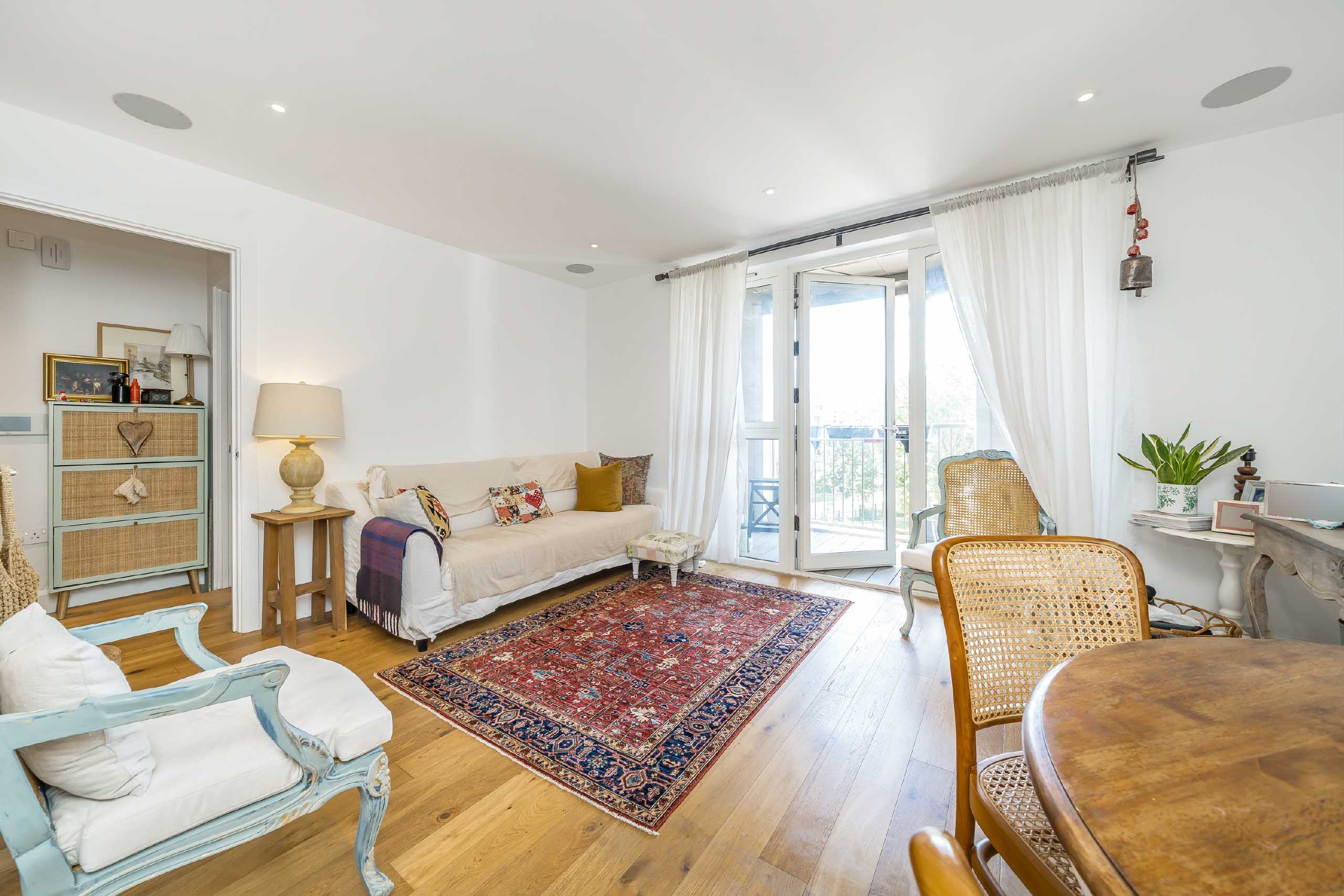 Flat Wornington Road in Greater London