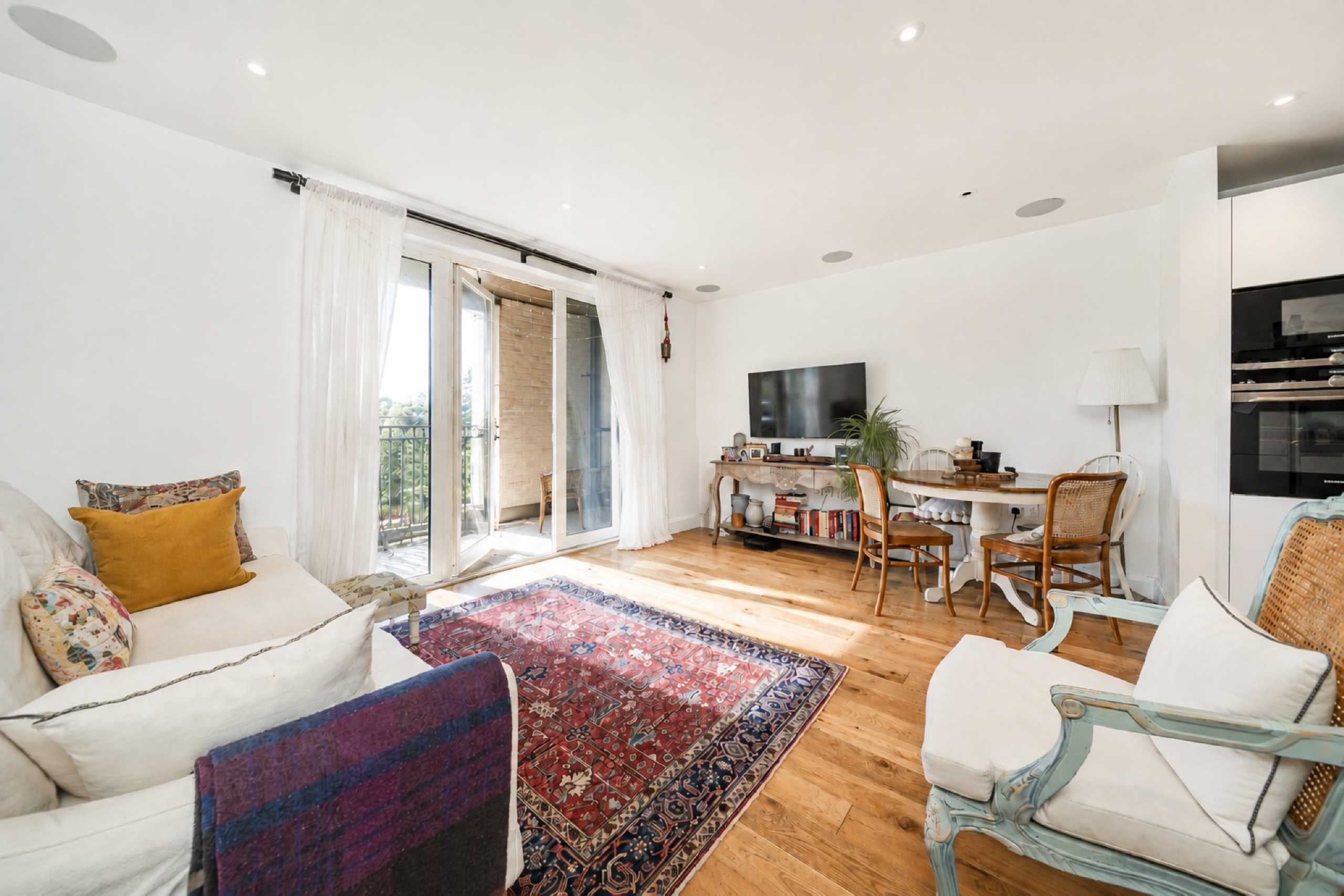 Flat Wornington Road in Greater London