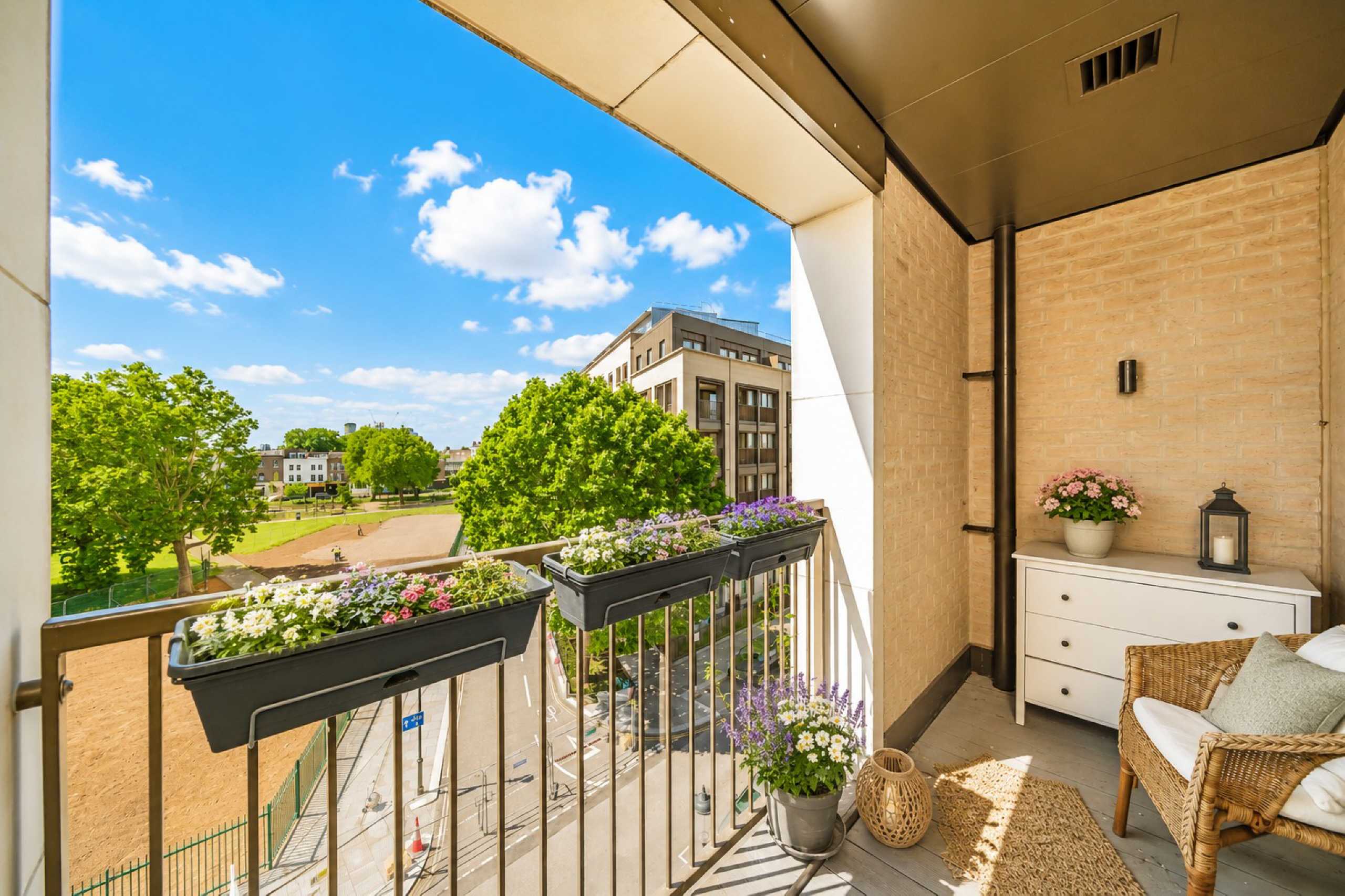 Flat Wornington Road in Greater London