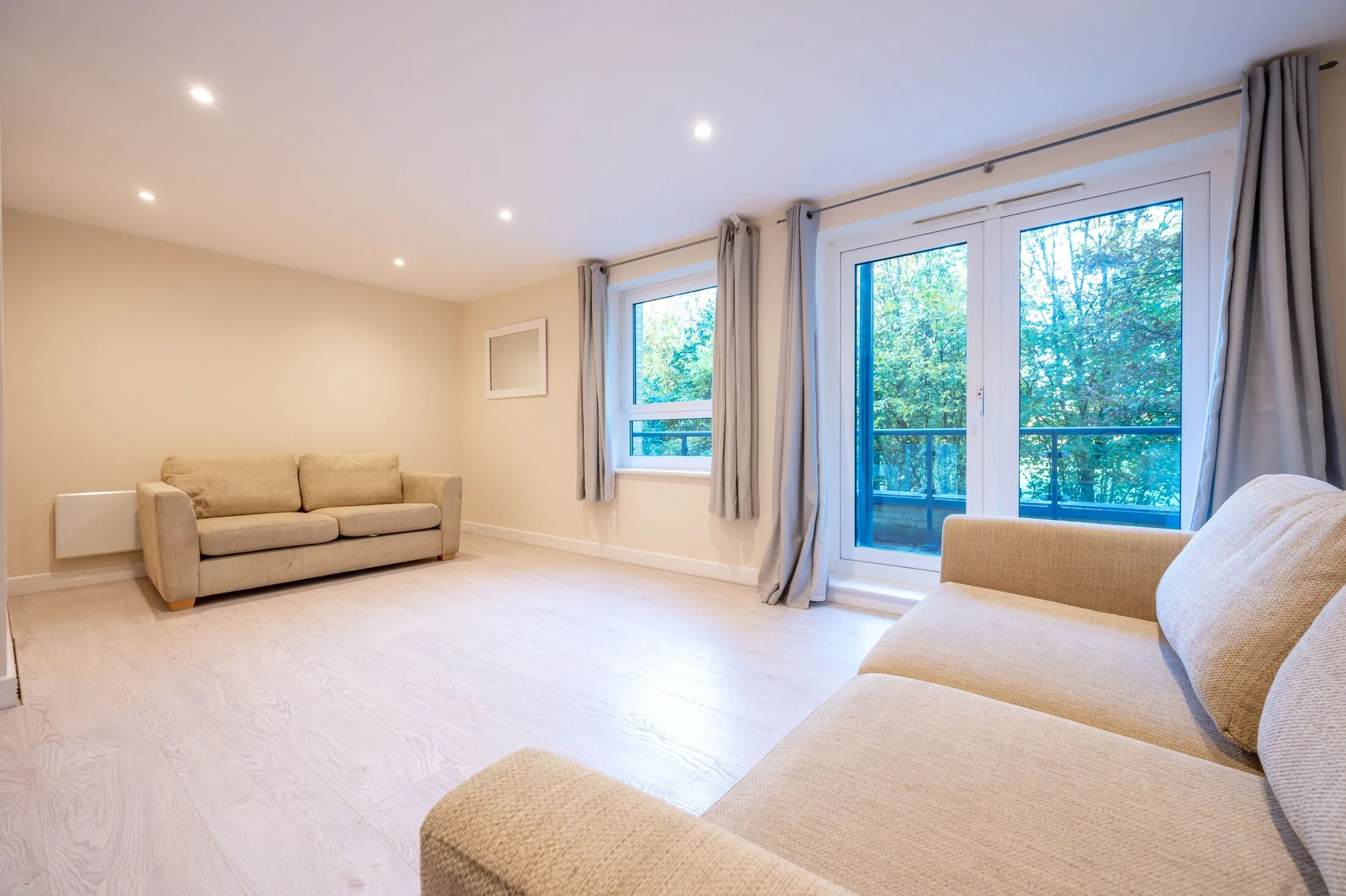 Flat Century Court in Woking