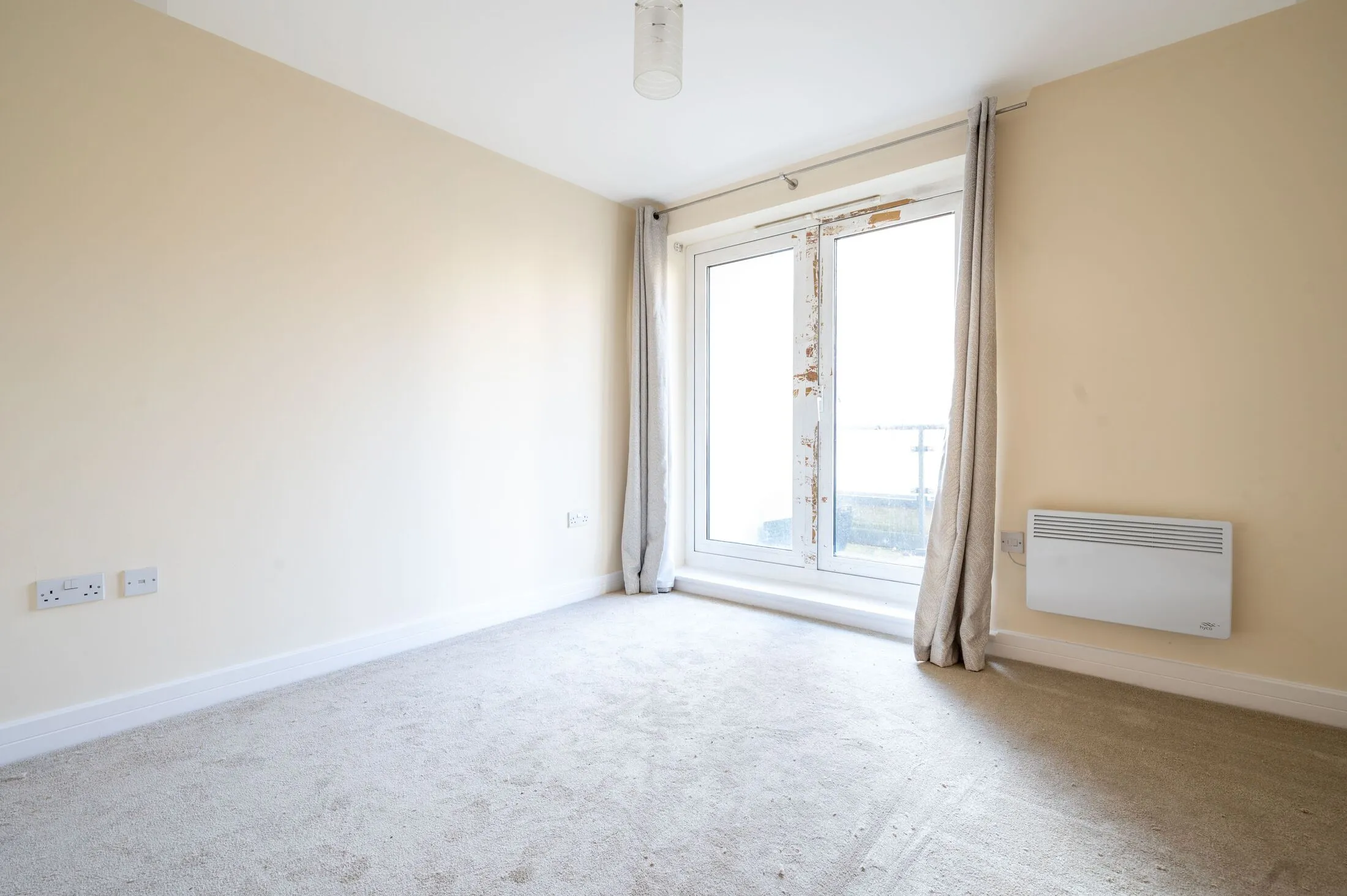 Flat Century Court in Woking