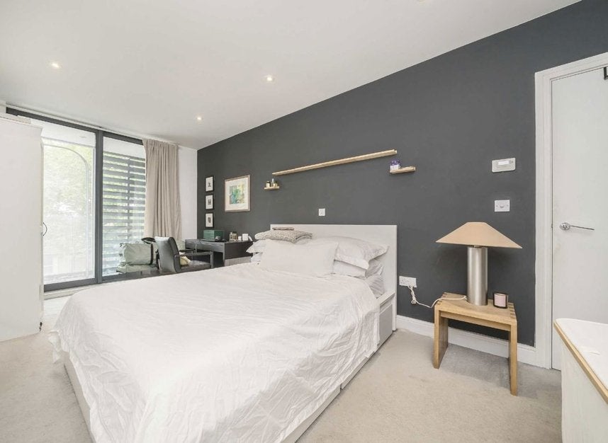 Flat Kings Place in Greater London
