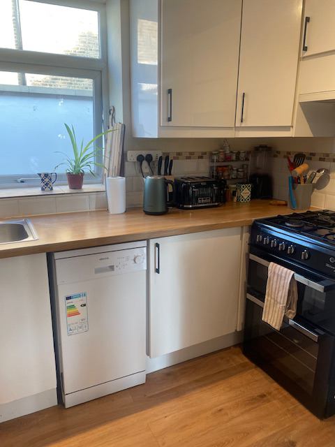 Room Spencer Road in Greater London