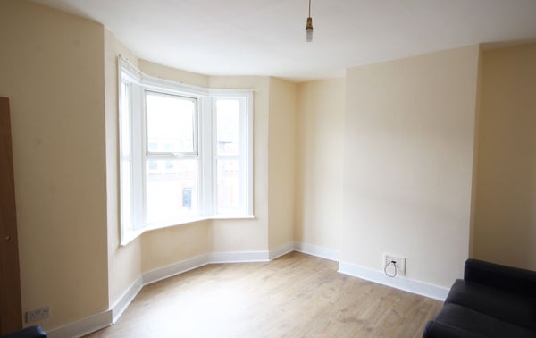 Flat Keogh Road in London