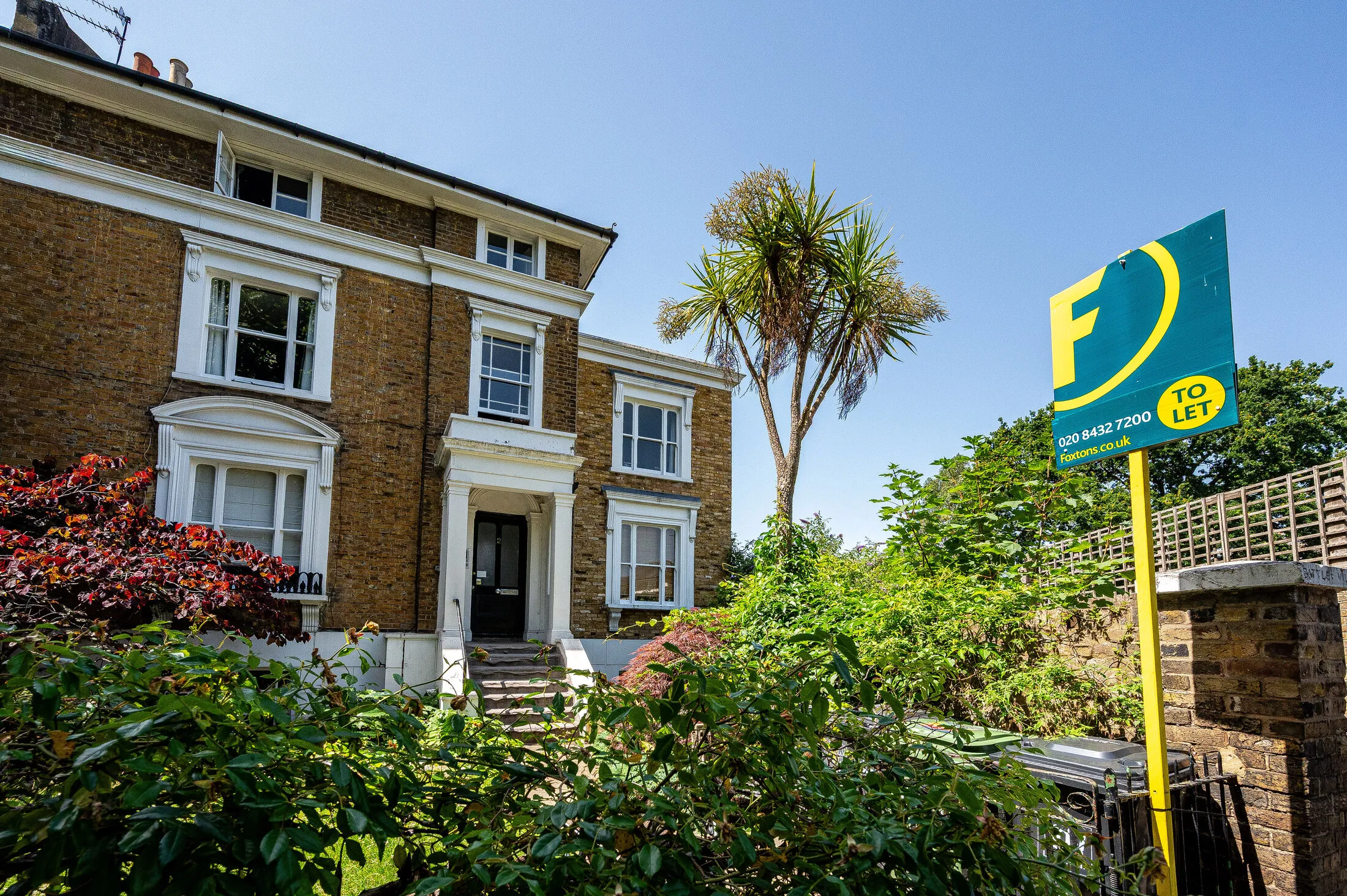 Flat Wickham Road in Greater London