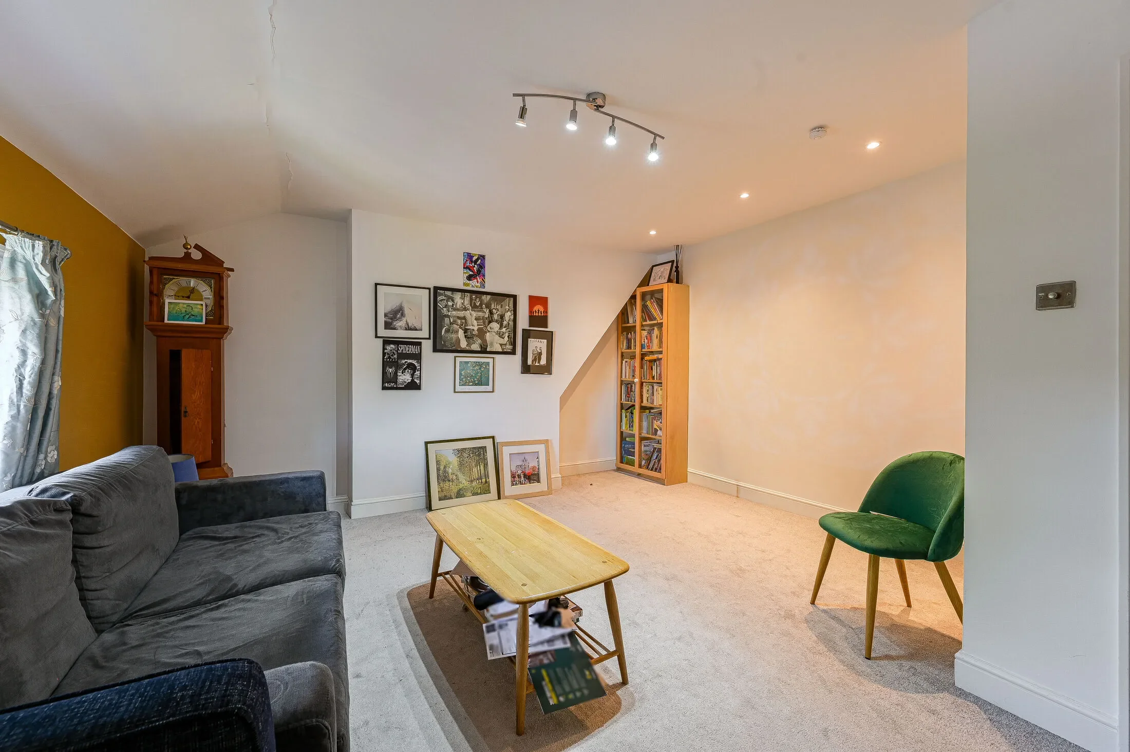 Flat Wickham Road in Greater London