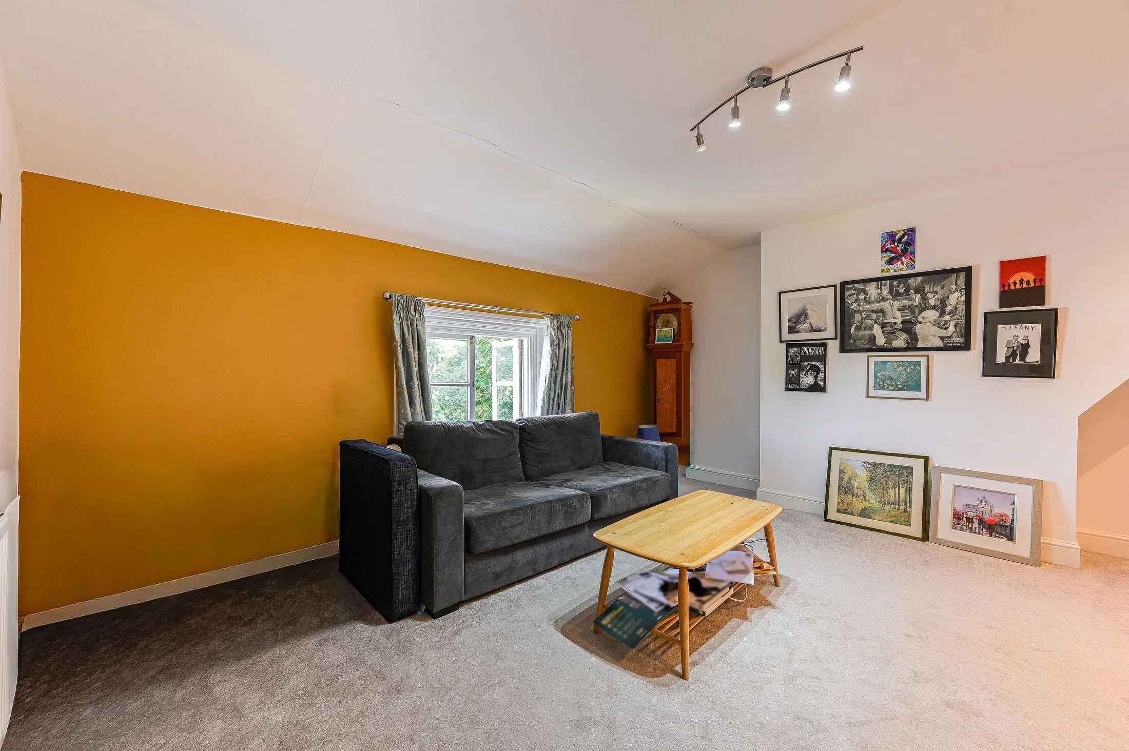 Flat Wickham Road in Greater London