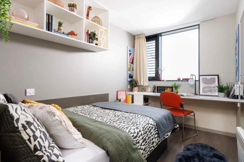 Room Olympic Way in Greater London