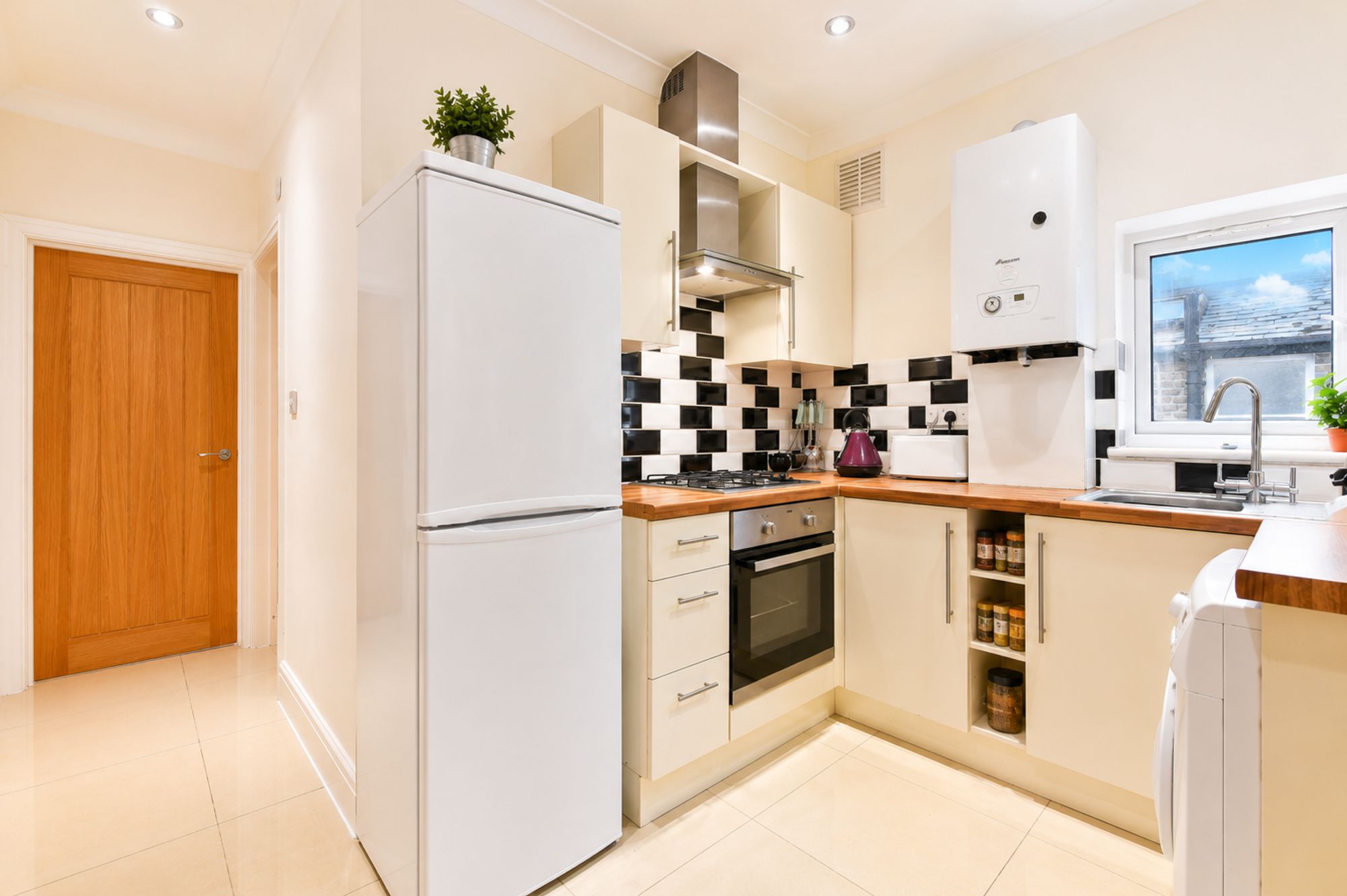 Flat Shooters Hill Road in Greater London