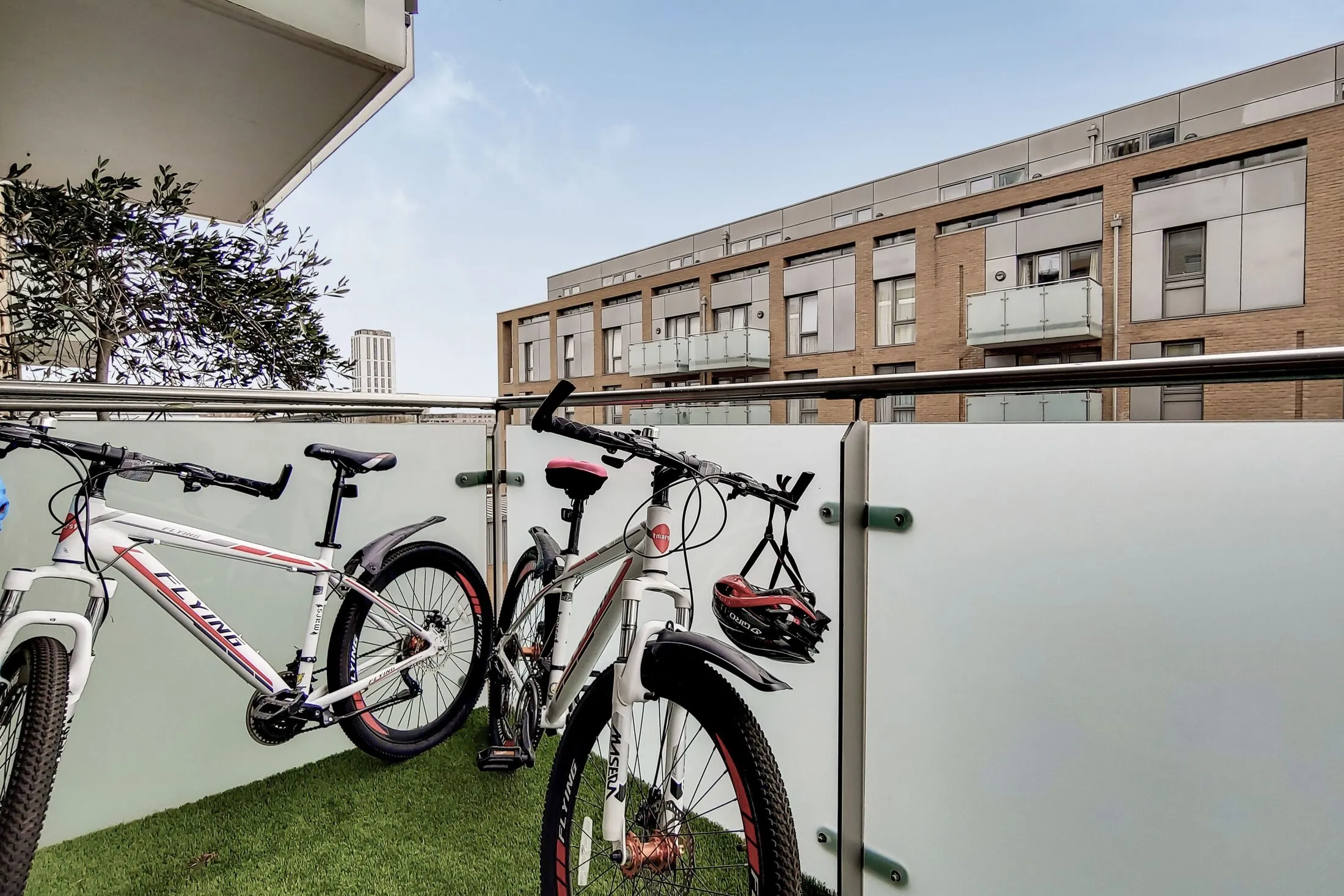 Flat Robsart Street in Greater London