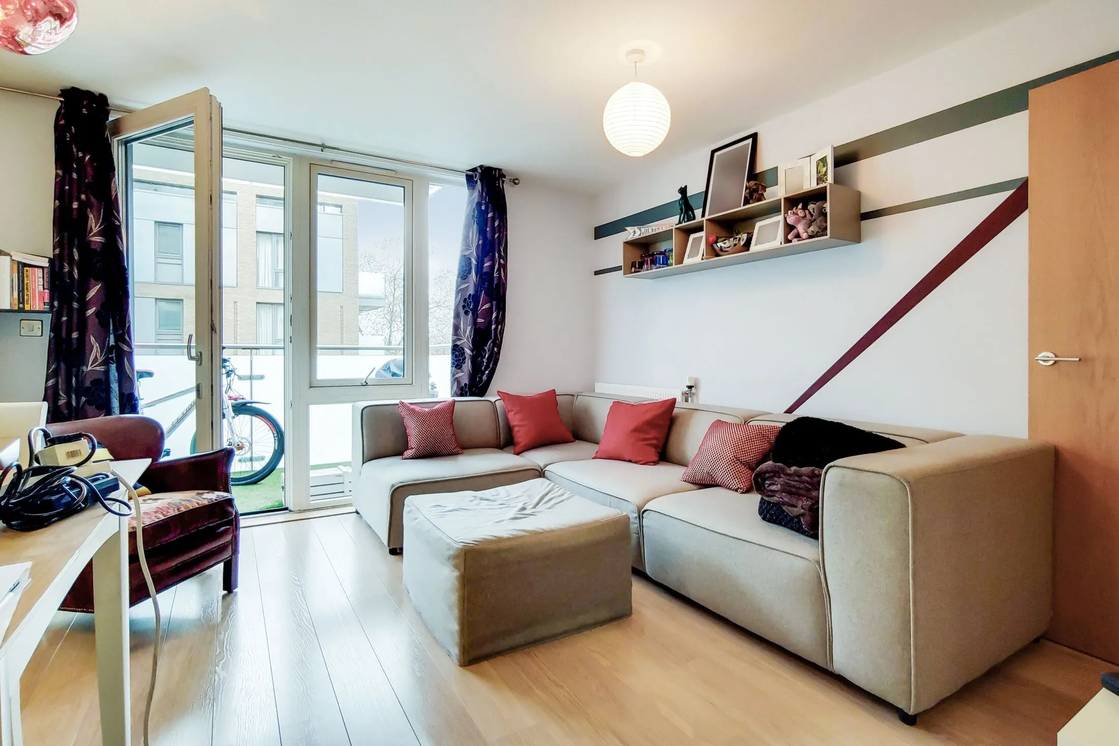 Flat Robsart Street in Greater London