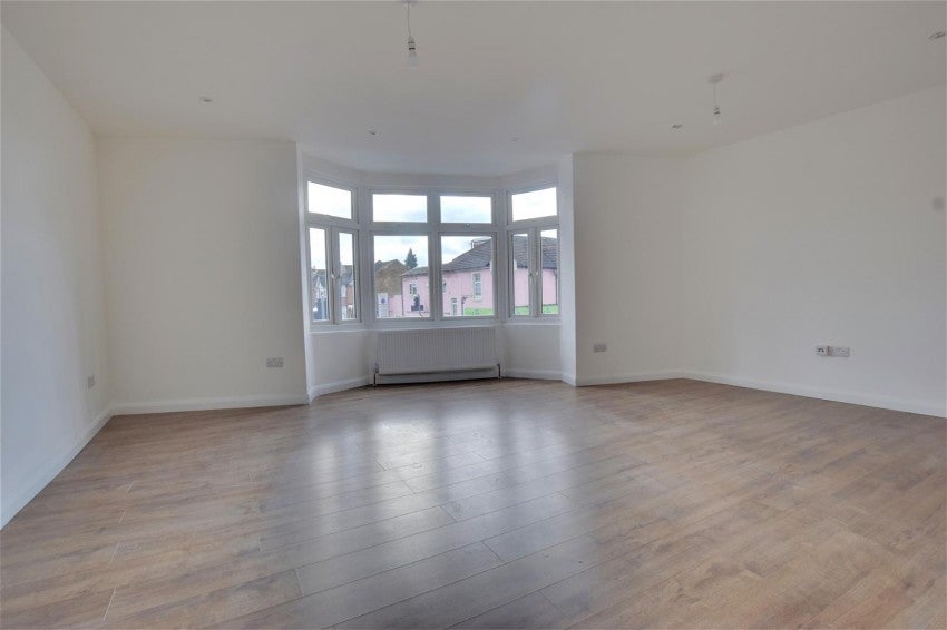 Flat Whippendell Road in Watford