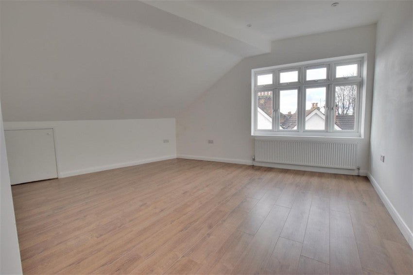 Flat Whippendell Road in Watford