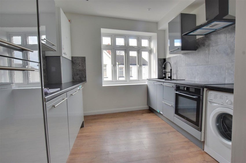 Flat Whippendell Road in Watford
