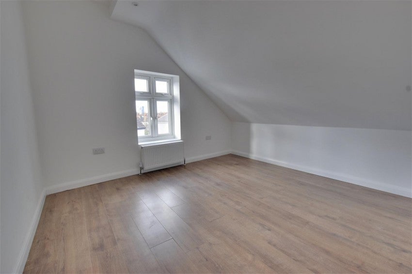 Flat Whippendell Road in Watford