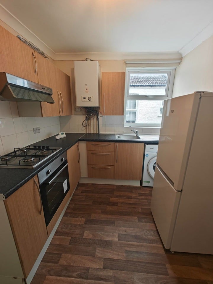 Flat Hazelwood Road in Greater London