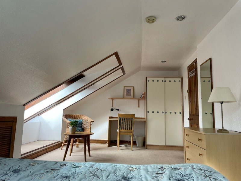 Room Watson Avenue in Rutherglen