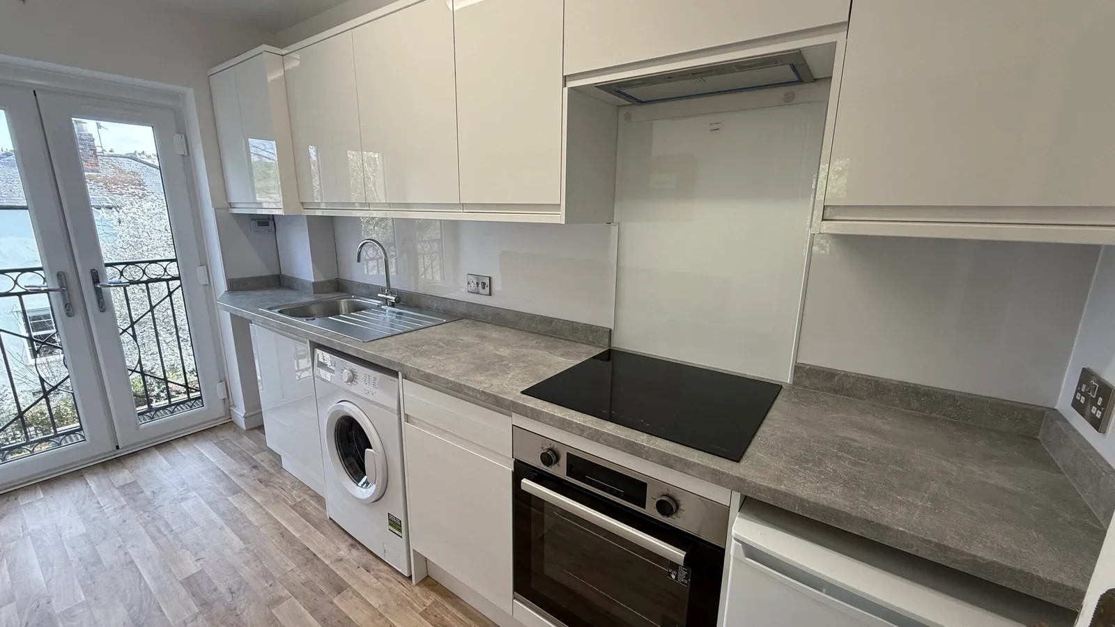 Flat Eastfield Road in Bristol