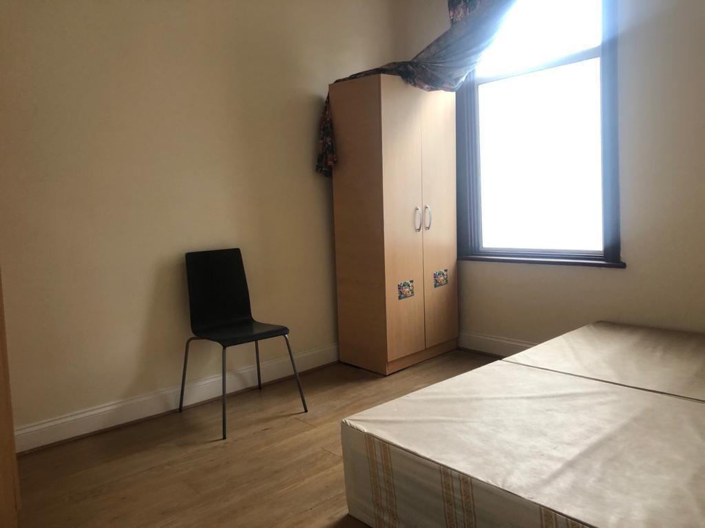 Room Goodall Road in Greater London