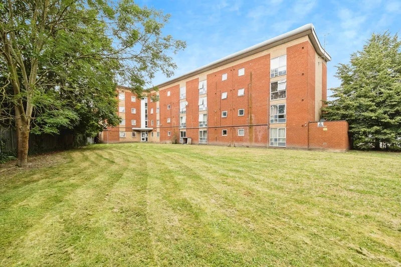 Room Albatross Close in Greater London