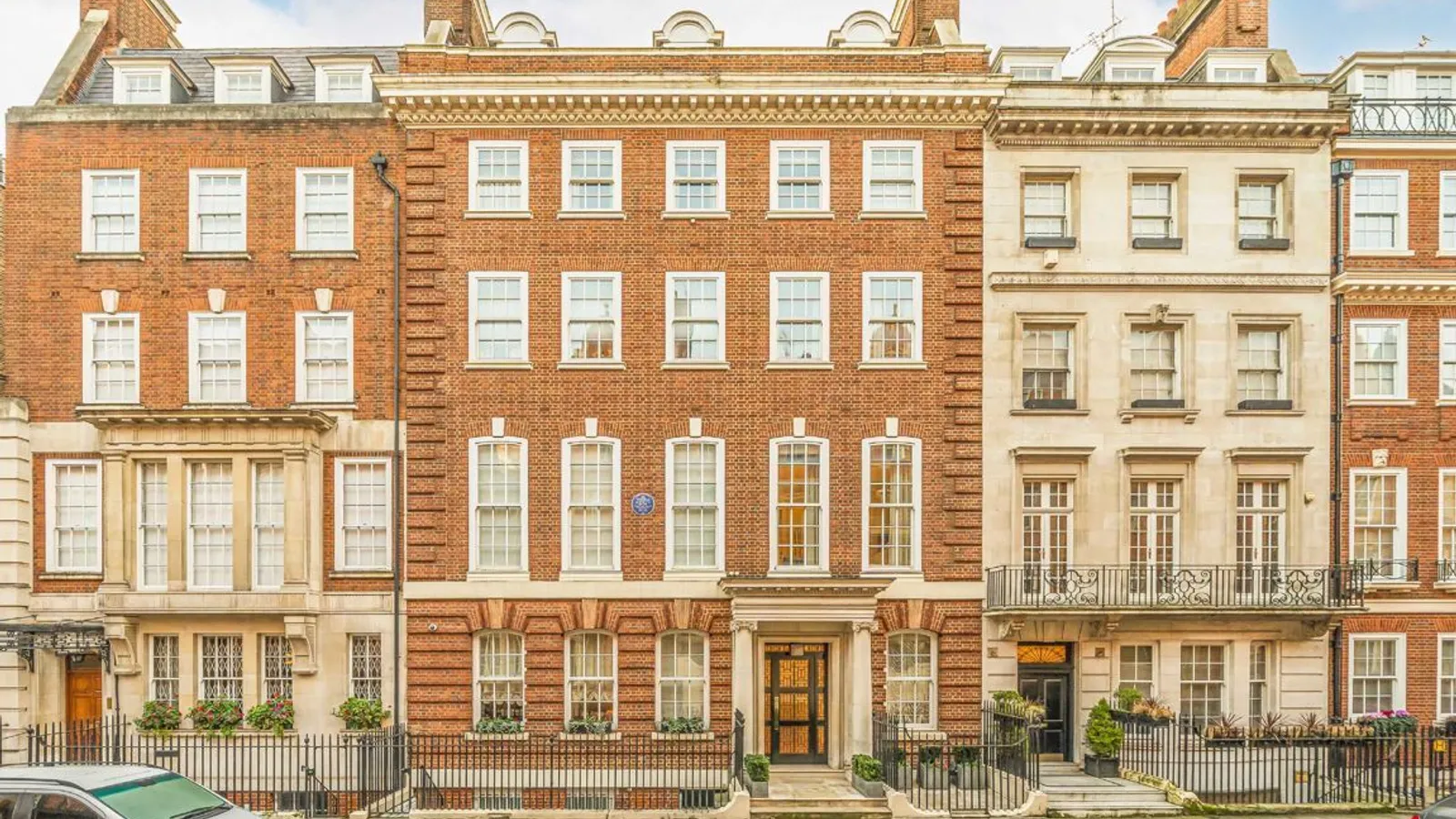 Flat Green Street in City of Westminster