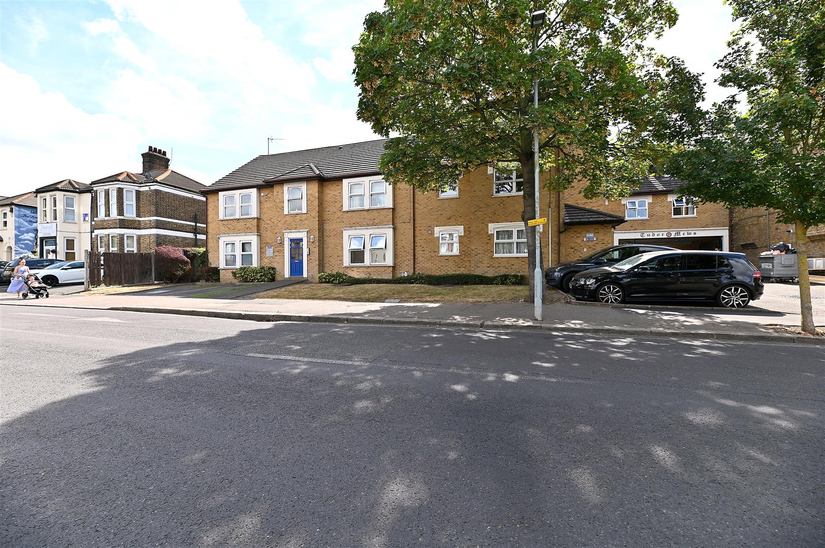 Flat Tudor Avenue in London