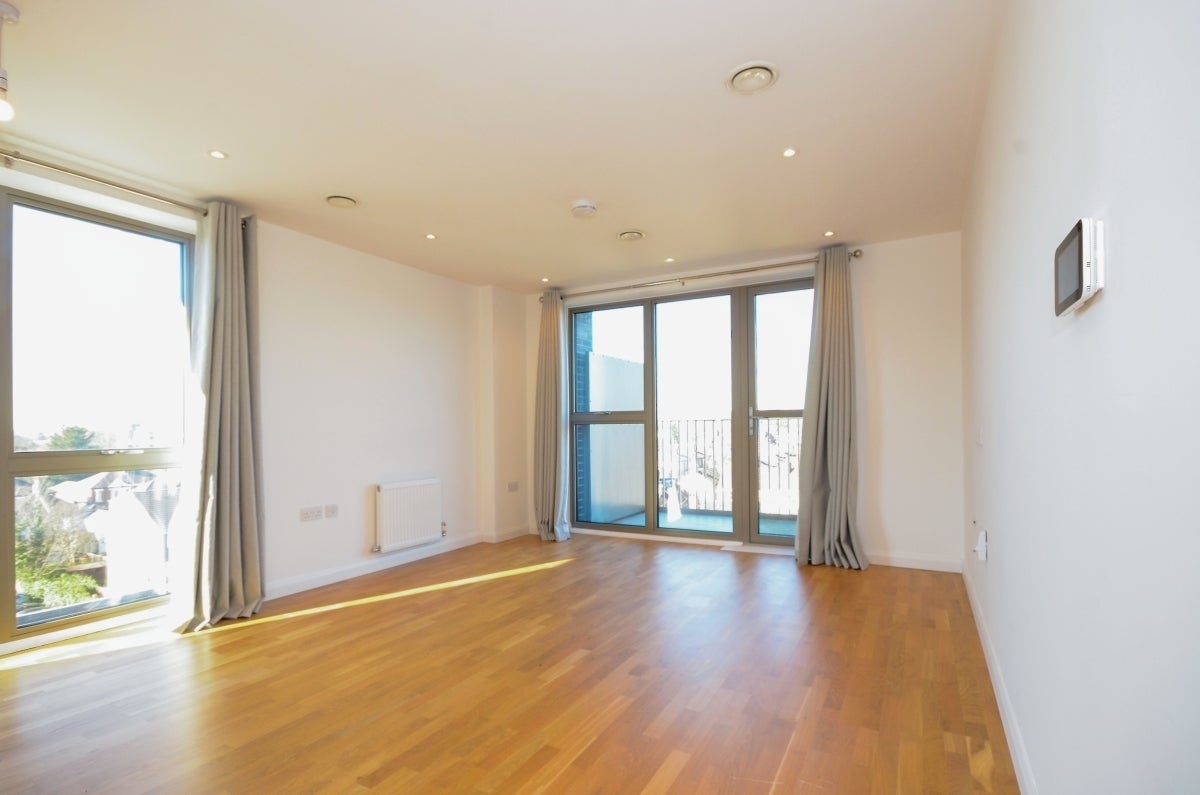 Flat West Street in Watford