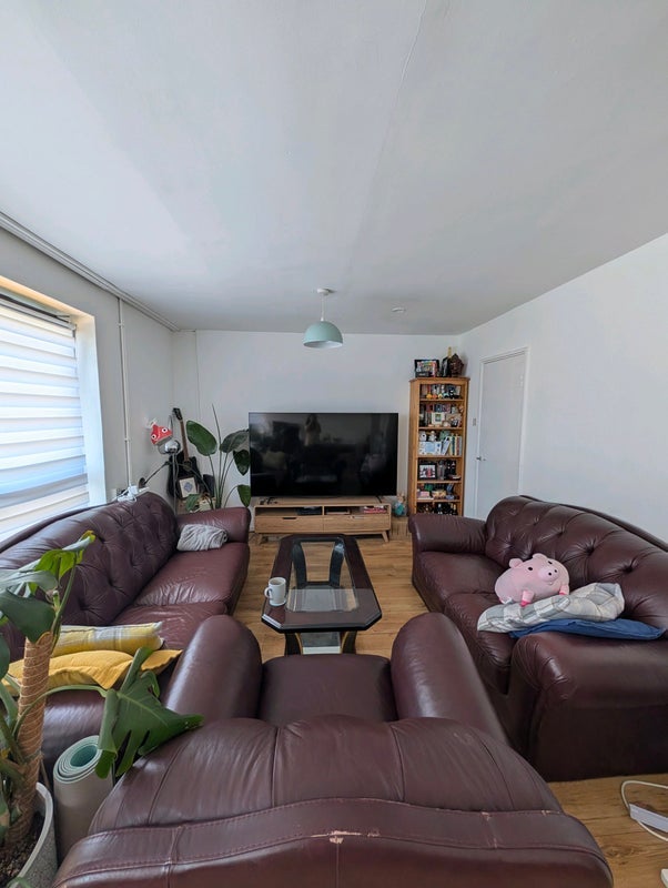 Room Queen's Drive in Greater London