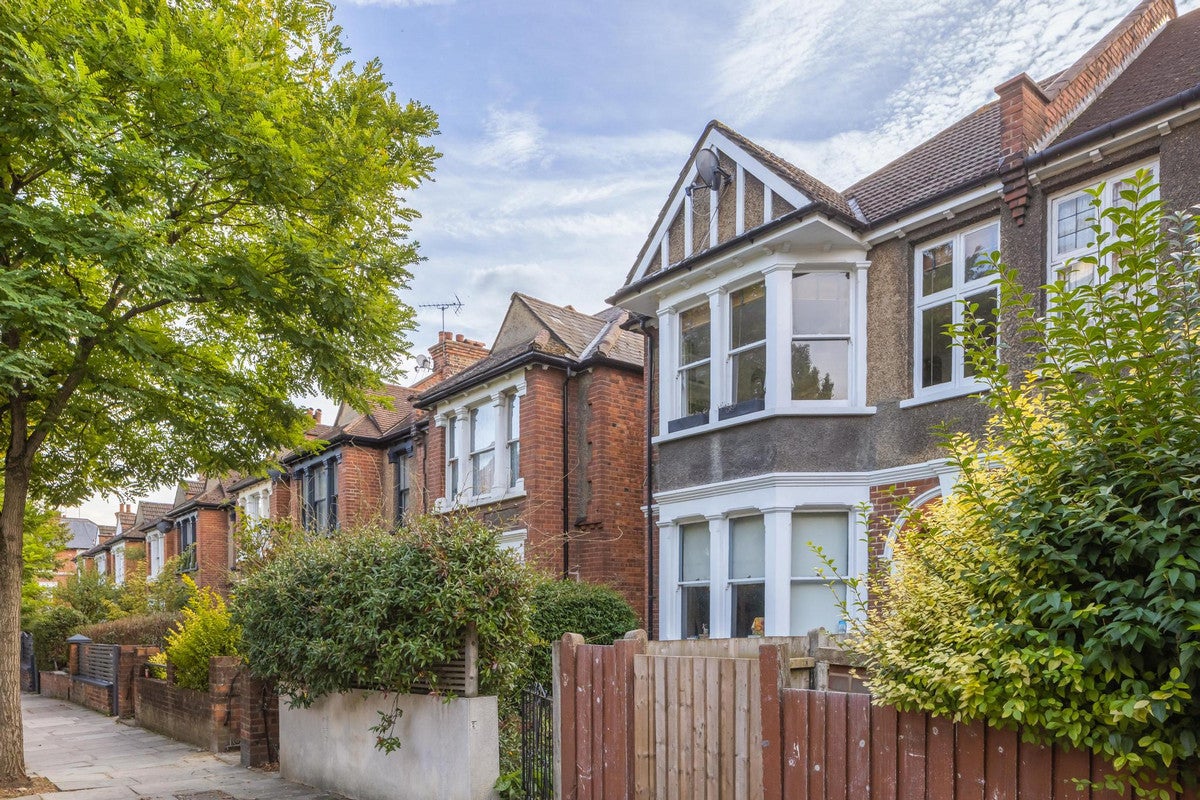 Flat St Helens Gardens in Greater London