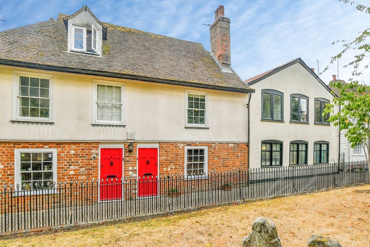House Church Yard in Ashford