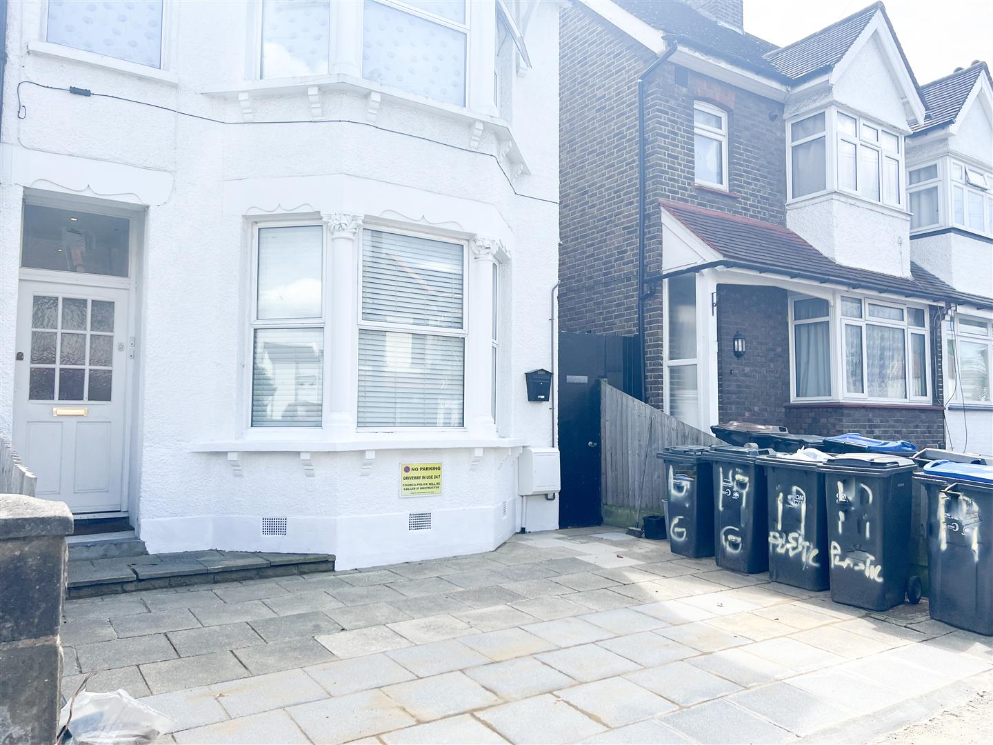 Flat Godson Road in Greater London