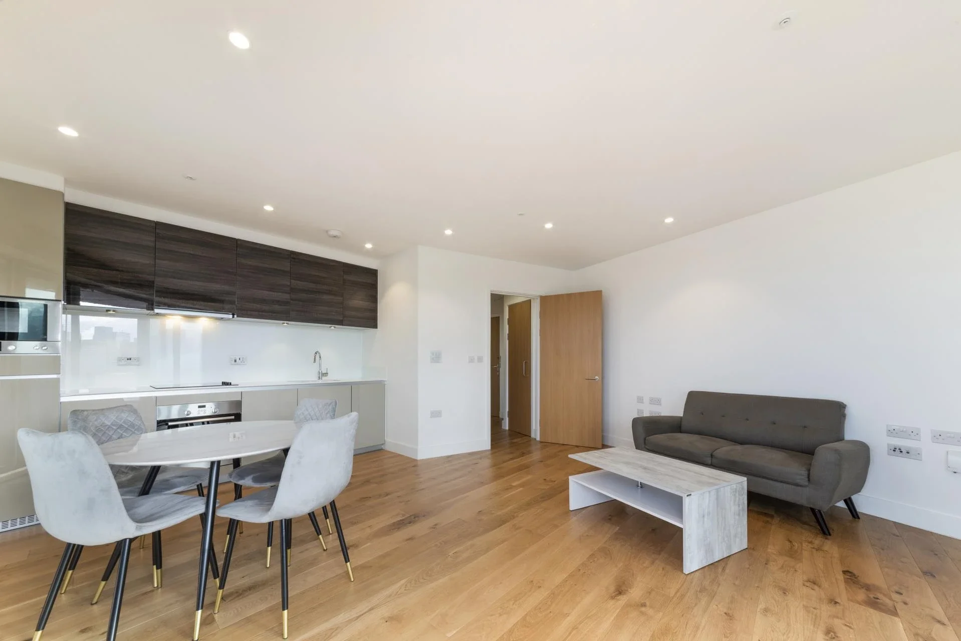Flat Barking Road in Greater London