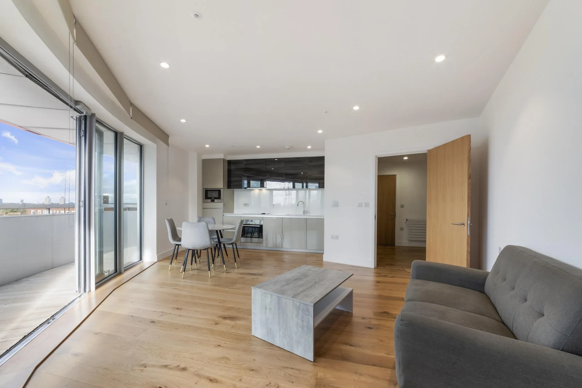 Flat Barking Road in Greater London