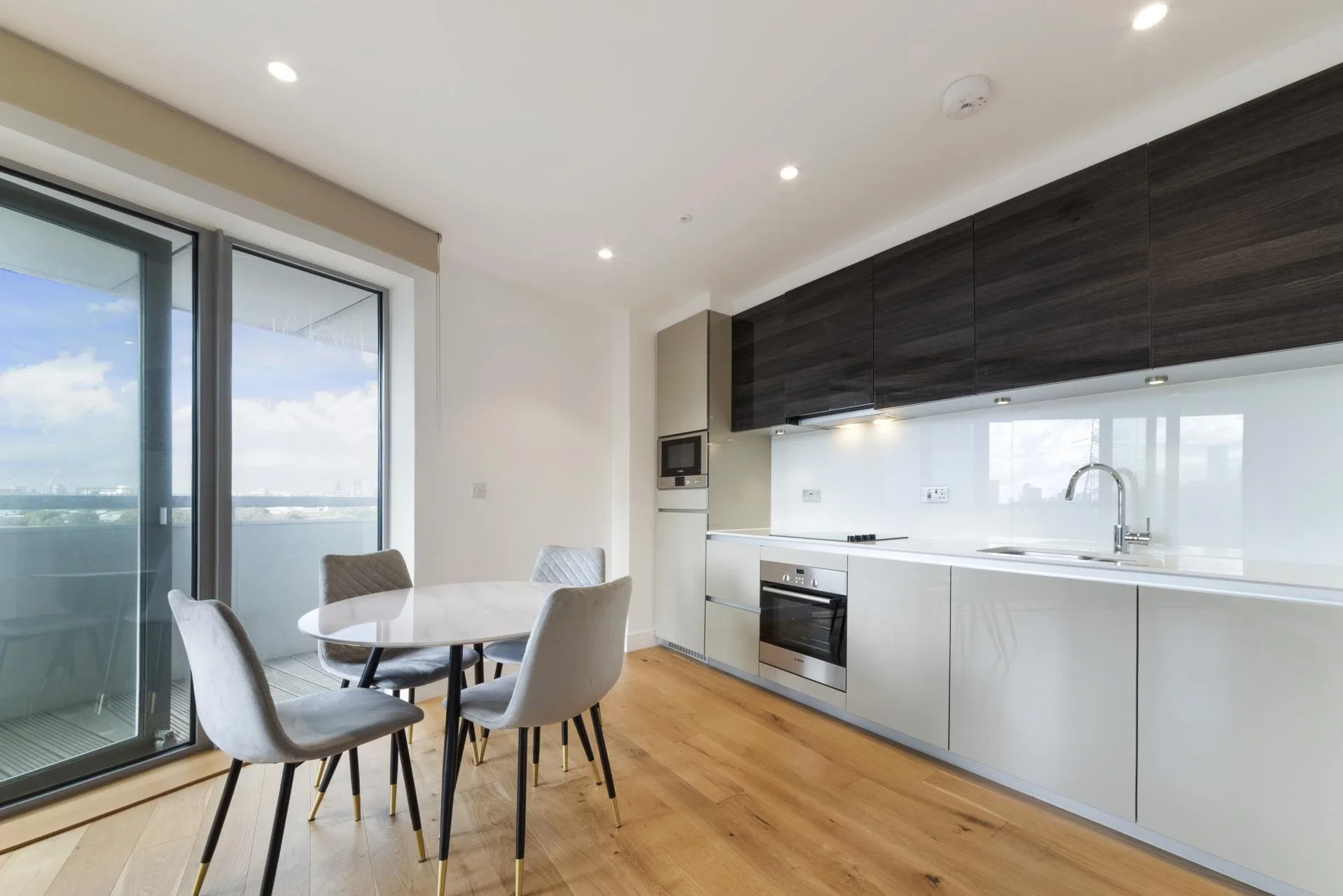 Flat Barking Road in Greater London