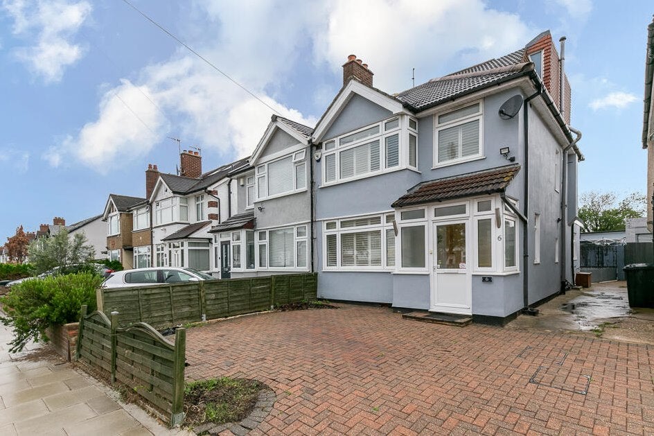 House Summit Road in Greater London