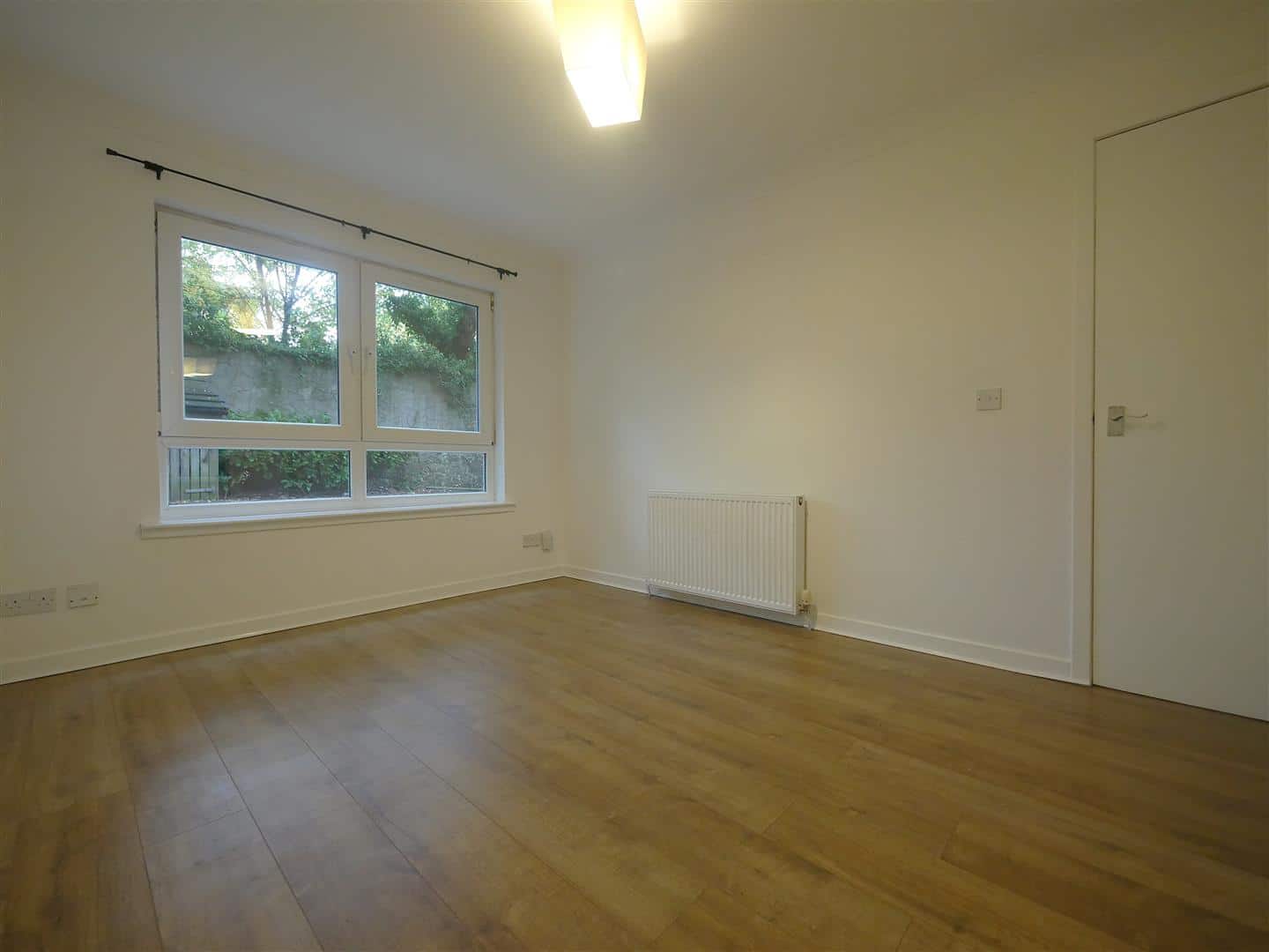 Flat Whitehill Court in Glasgow