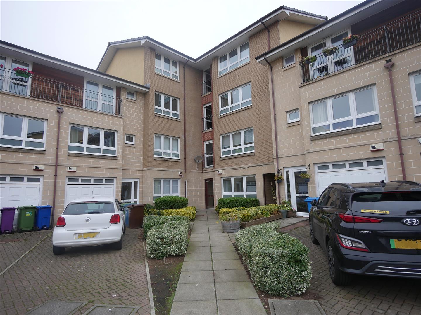 Flat Whitehill Court in Glasgow