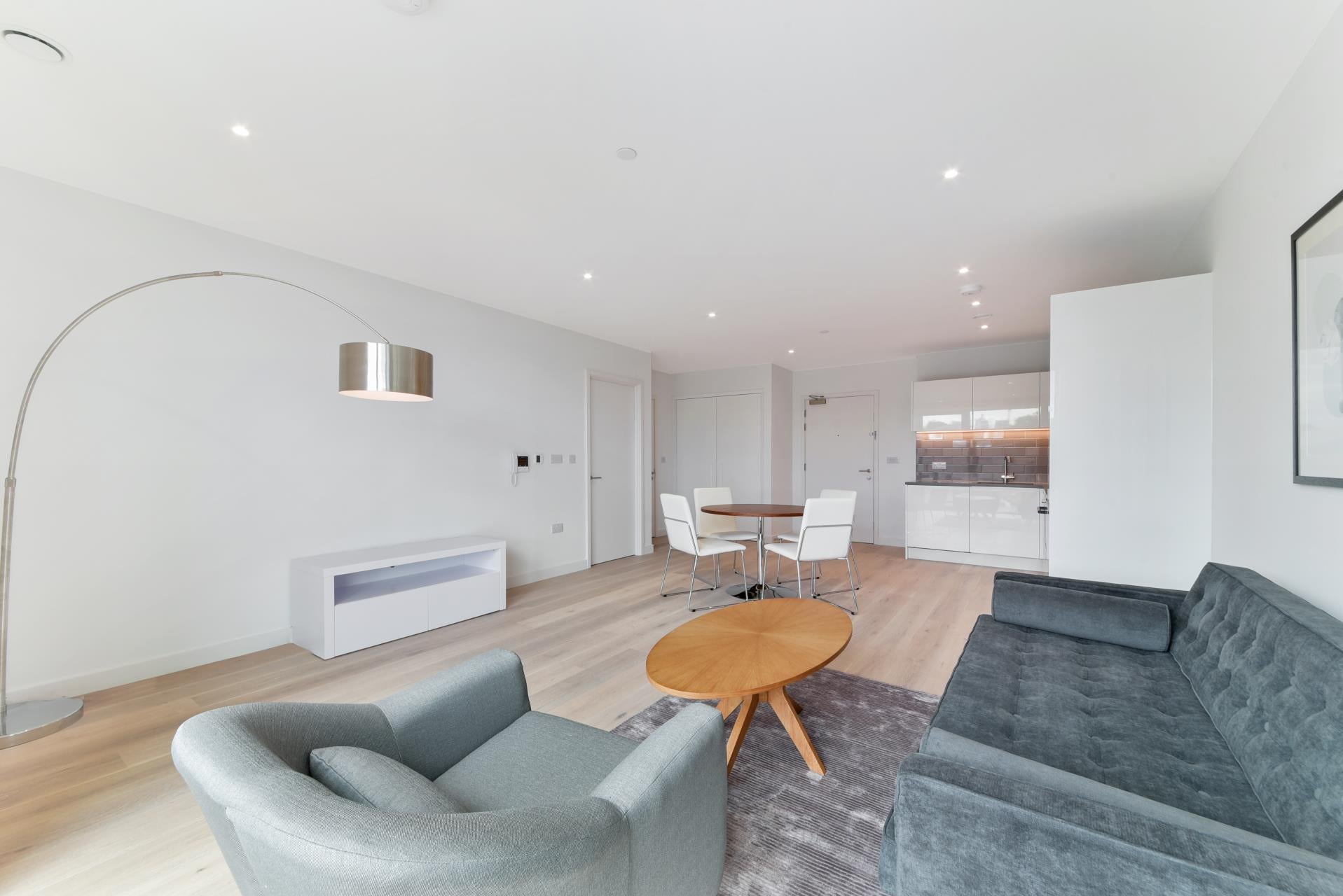 Flat Bonnet Street in Greater London