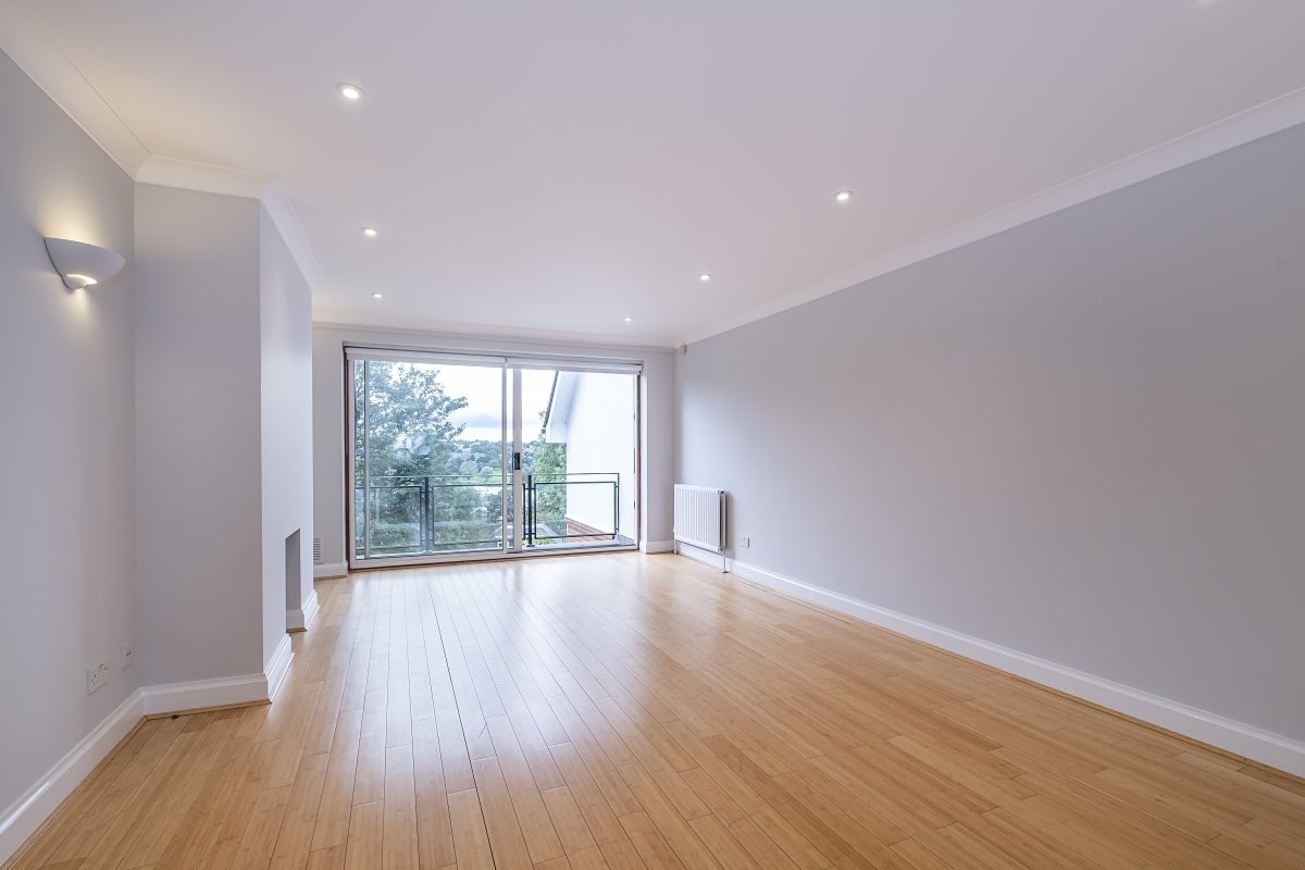 Flat Arthur Road in Greater London