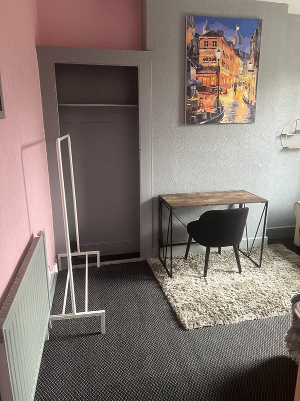 Room Woodlands Avenue in Greater London