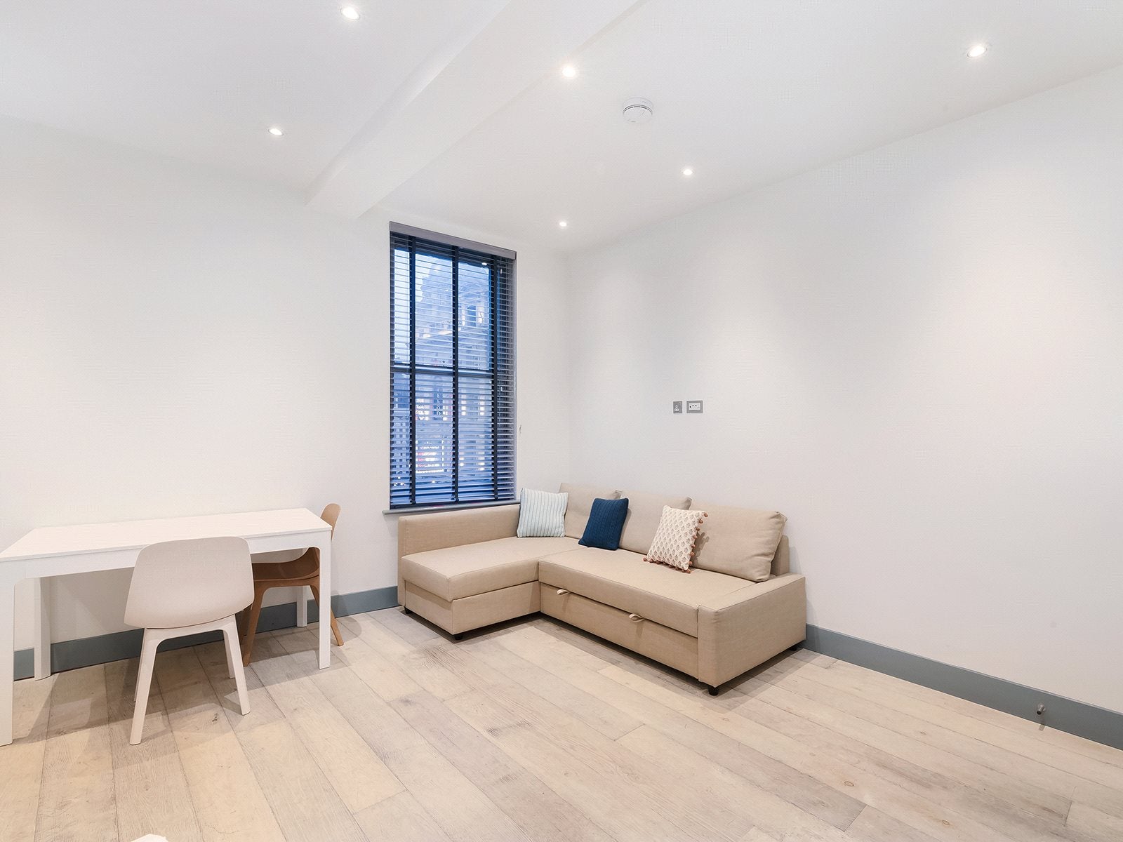 Flat Shaftesbury Avenue in City of Westminster