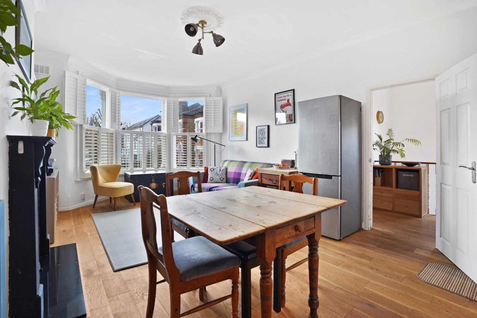 Flat Aylward Road in Greater London