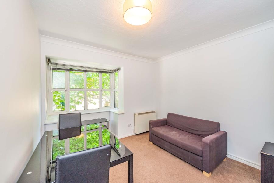 Flat Jasmin Close in Greater London
