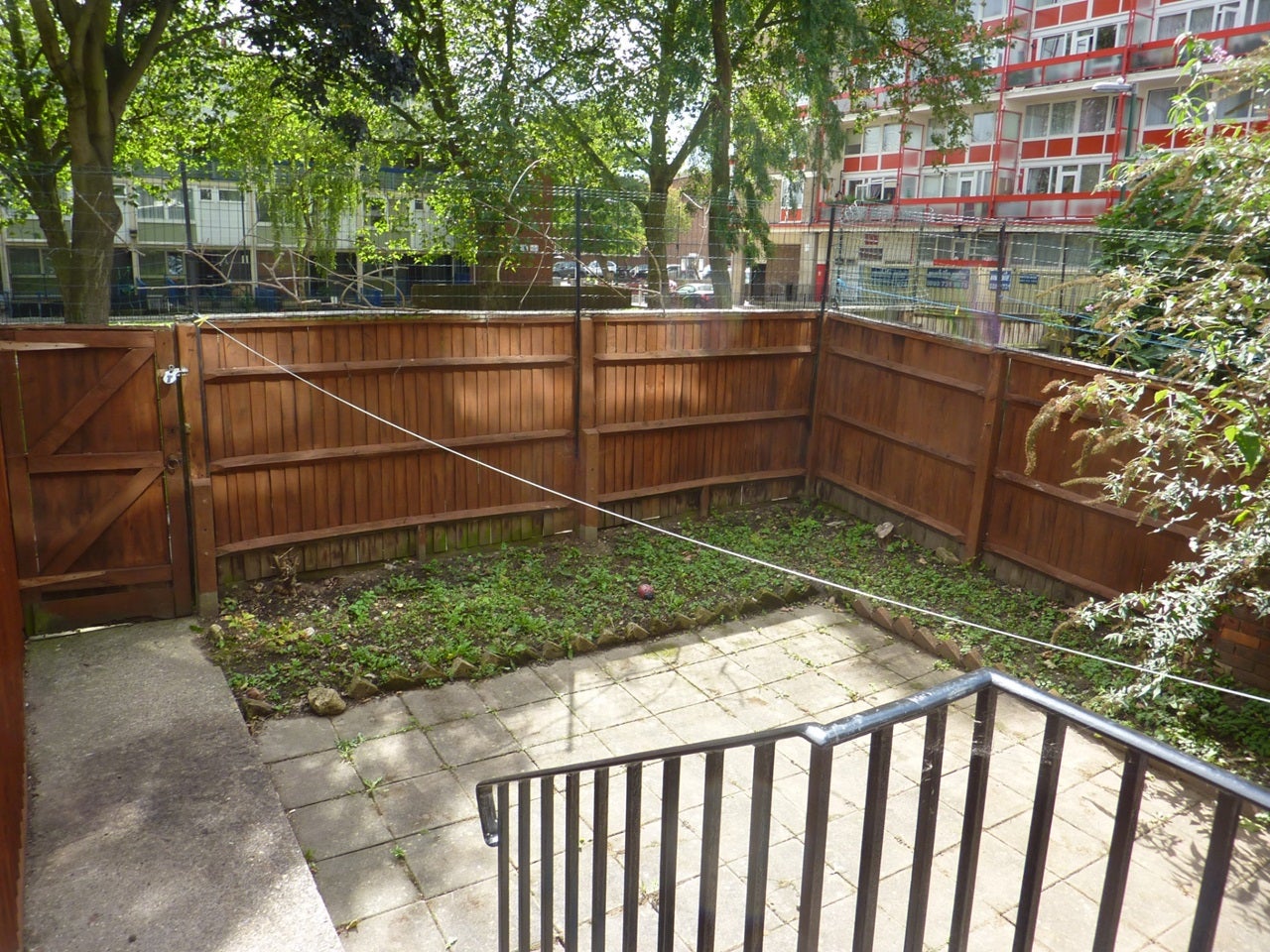 House Earlsferry Way in Greater London