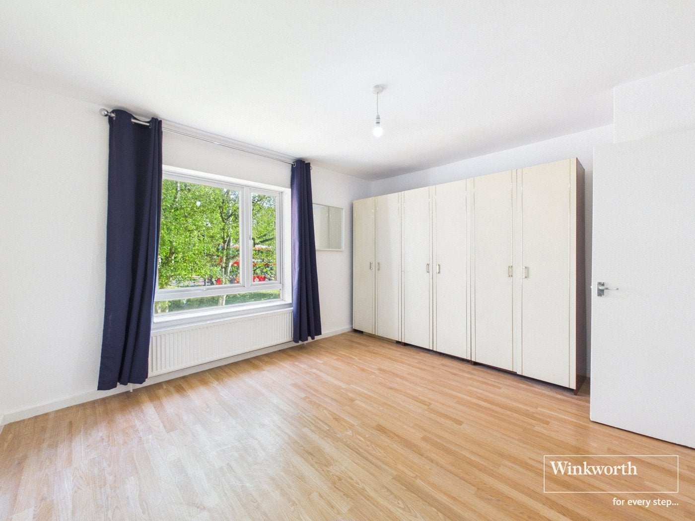 Flat Elmwood Crescent in Greater London