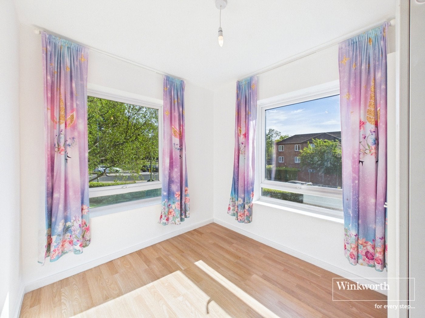 Flat Elmwood Crescent in Greater London