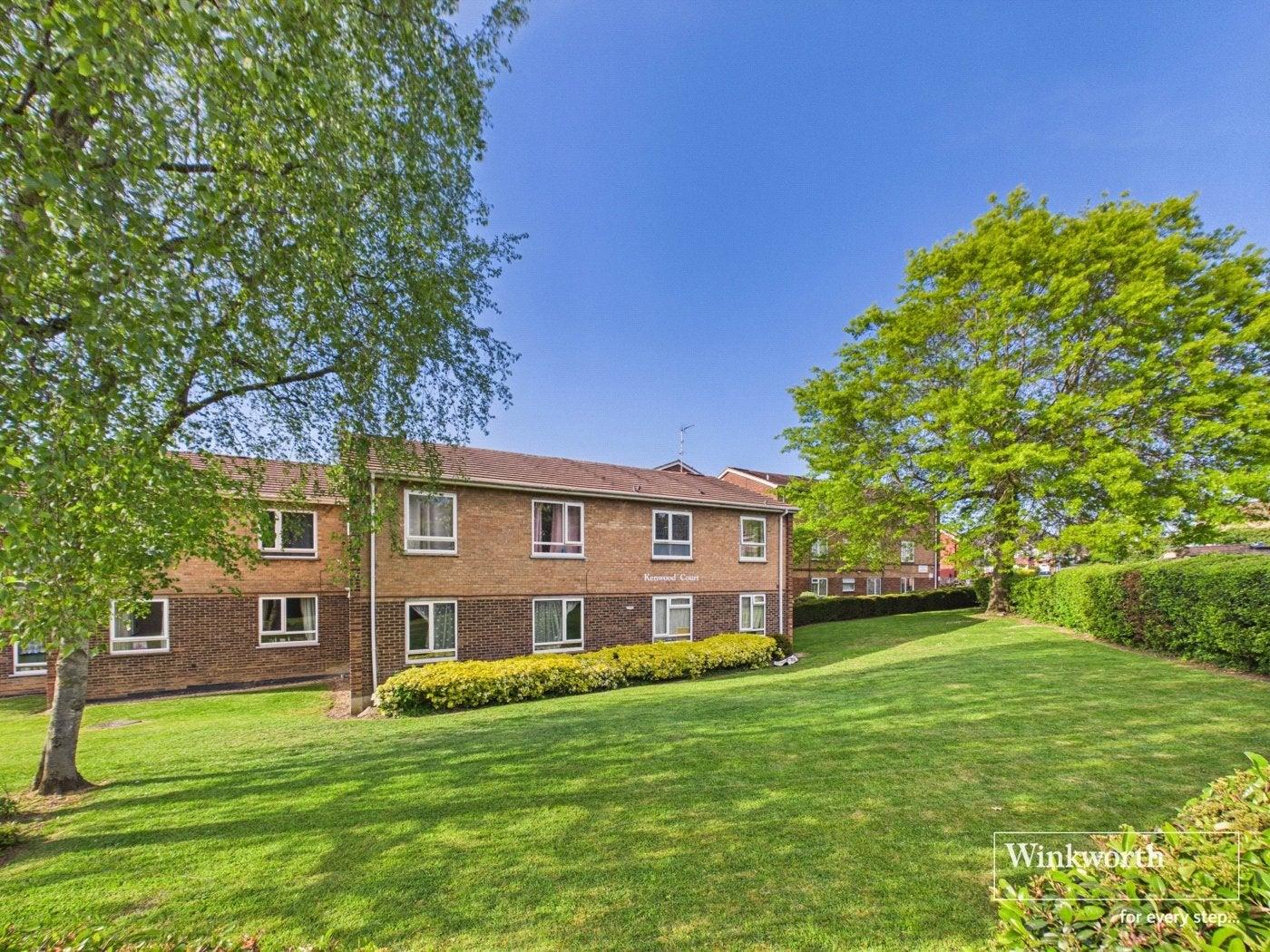 Flat Elmwood Crescent in Greater London