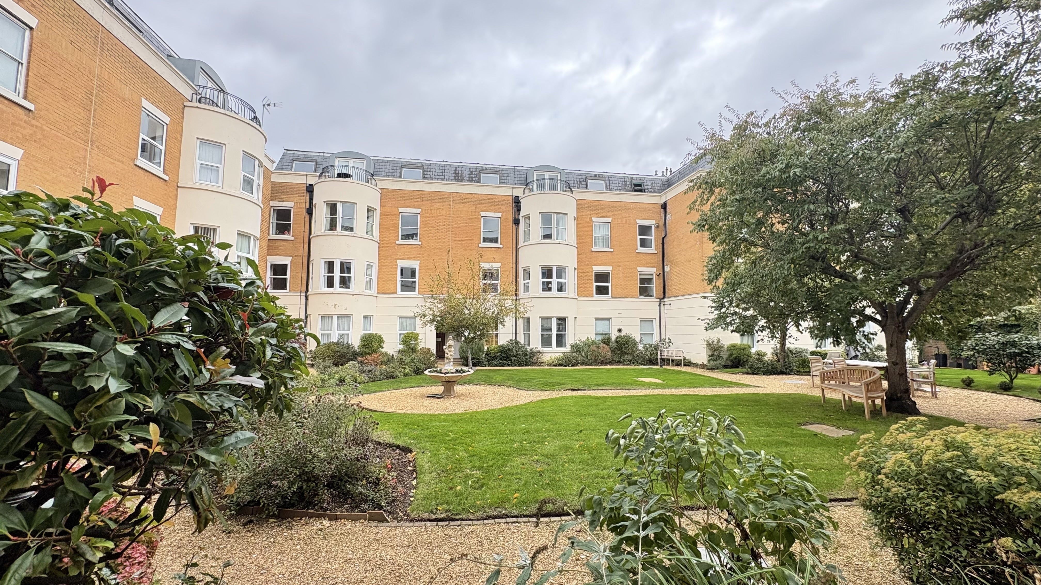 Flat Grosvenor Square in Southampton