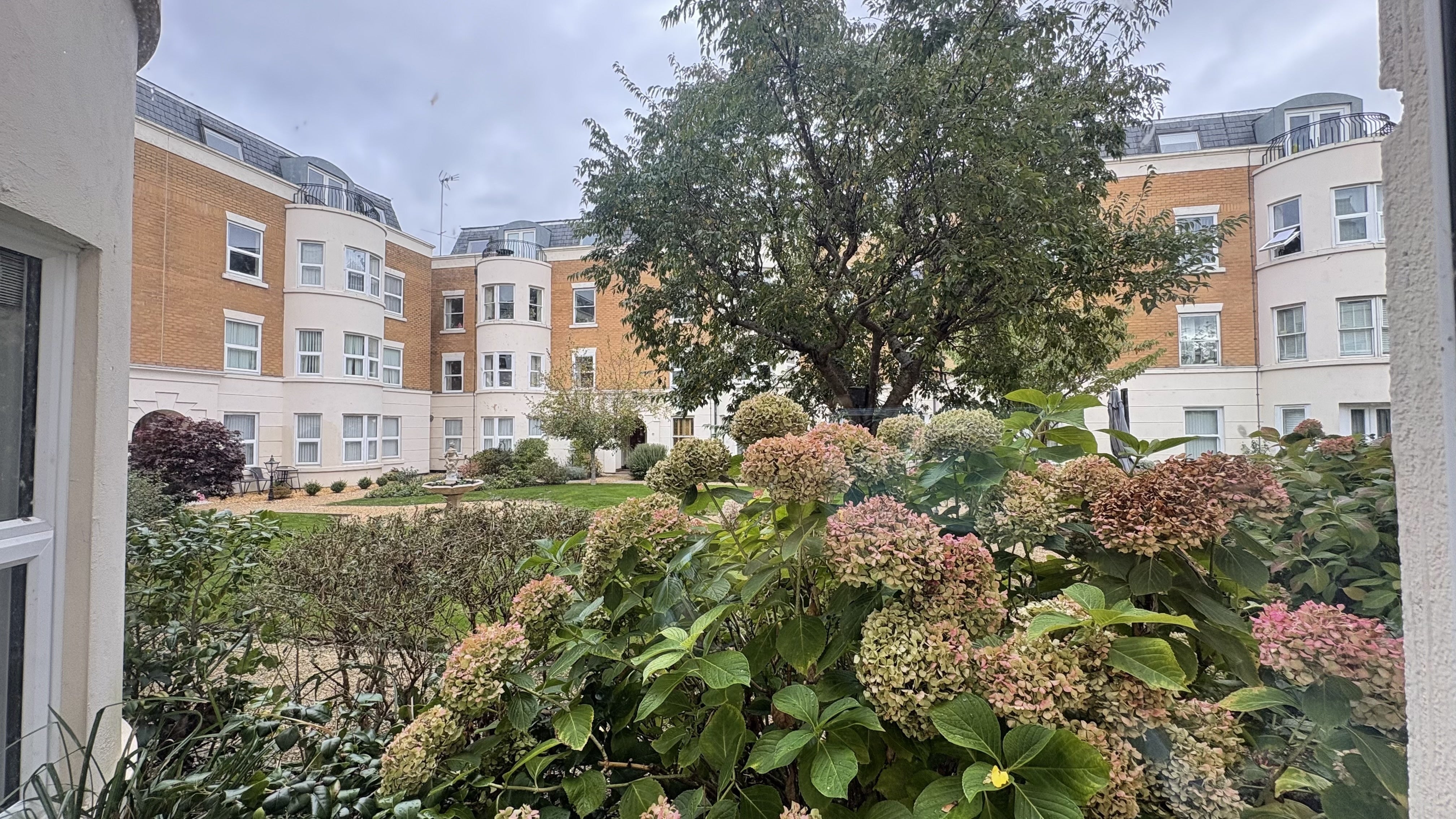 Flat Grosvenor Square in Southampton